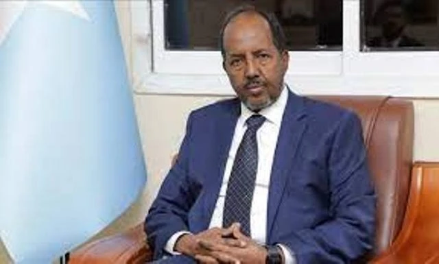 الرئيس الصومالي يوقع اتفاقية انضمام بلاده إلى مجموعة دول شرق أفريقيا