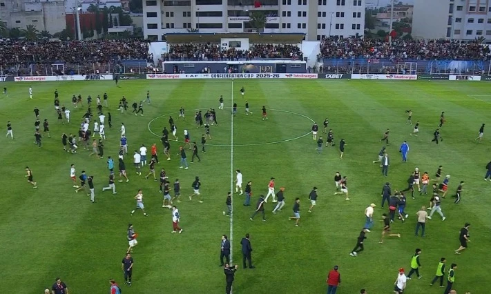 جمعية مغربية تفضح سلطات بلادها باستهداف فريق اتحاد العاصمة خلال مباراته مع فريق آسفي