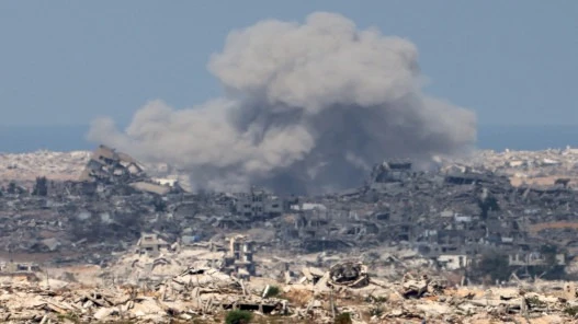 الاحتلال الصهيوني يستهدف غزة  بغارات عنيفة ويوسع تفجيره  للمنازل والبنايات