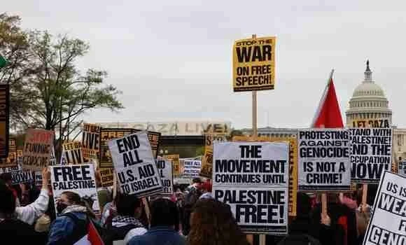 العدوان الصهيوني على غزة: مظاهرات حاشدة أمام البيت الأبيض رفضا للإبادة الجماعية