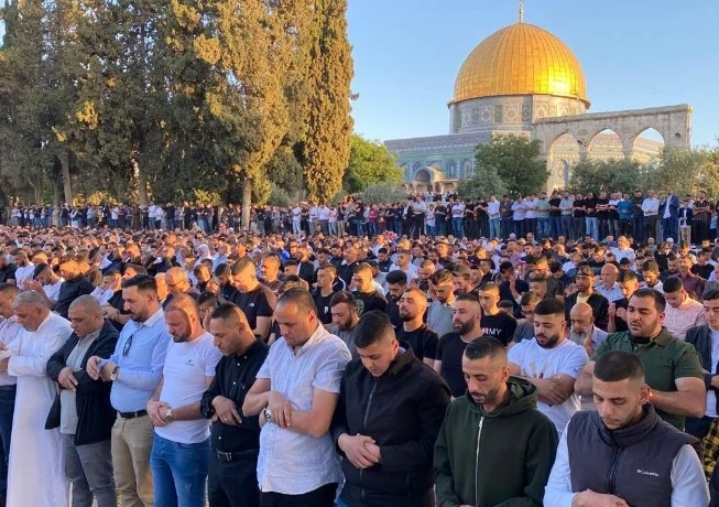 نحو 40 ألف فلسطيني يؤدون صلاة الجمعة في المسجد الأقصى المبارك