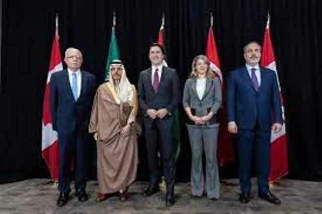 وفد اللجنة الوزارية المكلفة من القمة العربية الإسلامية يجتمع مع رئيس الوزراء الكندي