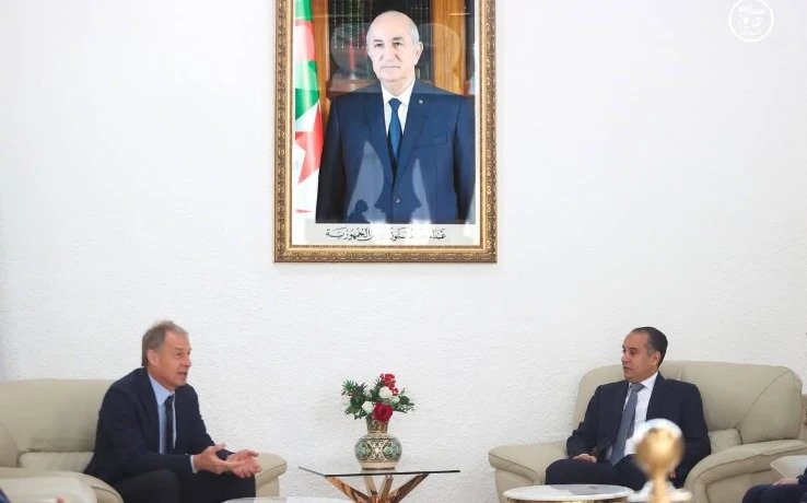 مجسم كأس العالم يحط الرحال بالجزائر في جولة ترويجية للمونديال بحضور مازة ولوكا زيدان والنجم الألماني السابق كلينسمان