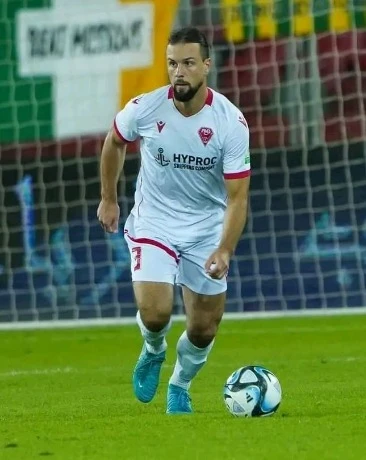 وفد المولودية  يشد الرحال اليوم إلى العاصمة تحسبا لمواجهة "جياسكا".........الحمراوة يدخلون أجواء مباراة شبيبة القبائل