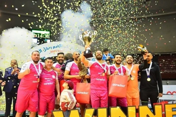 بحضور وزير الإتصال زهير بوعمامة ومستشار رئيس الجمهورية كمال سيدي السعيد:  إختتام دورة الصحافة الوطنية للفوتسال بتتويج قناة "النهار"