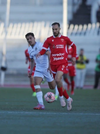 الهزيمة في سطيف تعقد حسابات الحمراوة في سباق " الوصافة "....  الإدارة  تحتج على طرد الحارس زغبة وتشتكي الحكم بواب علاء