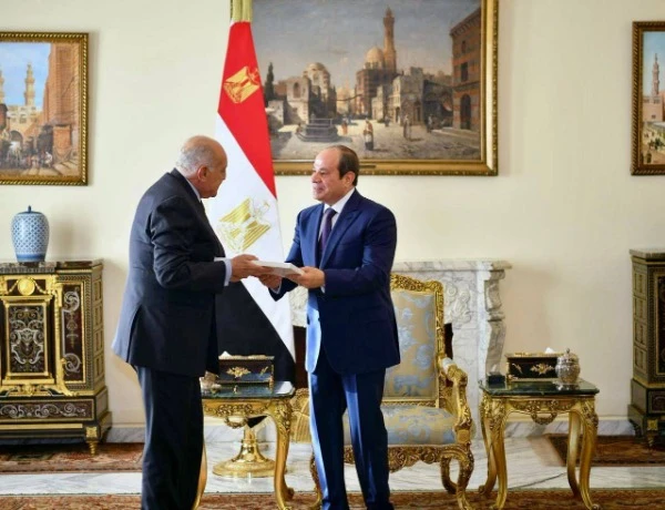 عطاف يُستقبل بالقاهرة من قبل رئيس جمهورية مصر العربية