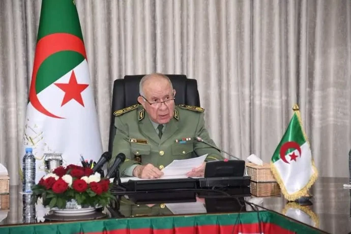 الفريق أول السعيد شنقريحة يعزي في وفاة العميد كمال لخضر من القوات البرية للجيش الوطني الشعبي