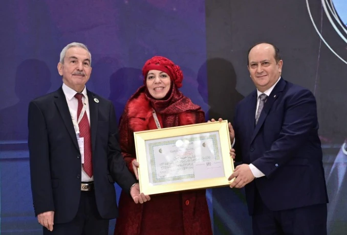 الوزير الأول يسلم جوائز رئيس الجمهورية للأدب والفكر ولابداع  ..الصديق بوتيوتةولخضر فار وعلي كشرود  يفتكون اللقب من فئة ازدهار اللغة العربية