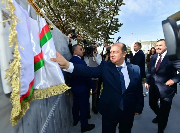 بطاقة  إنتاجية تساوي  50  ألف طن سنويا :  الوزير الأول يشرف على إطلاق مشروع إنجاز وحدة إنتاج المكونات واللواحق البلاستيكية بتيسمسيلت.