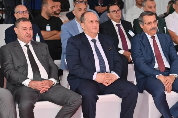 الوزير الأول يشرف بالعاصمة على وضع حيز الخدمة مصنع لإنتاج صفائح الفرامل وملحقاتها