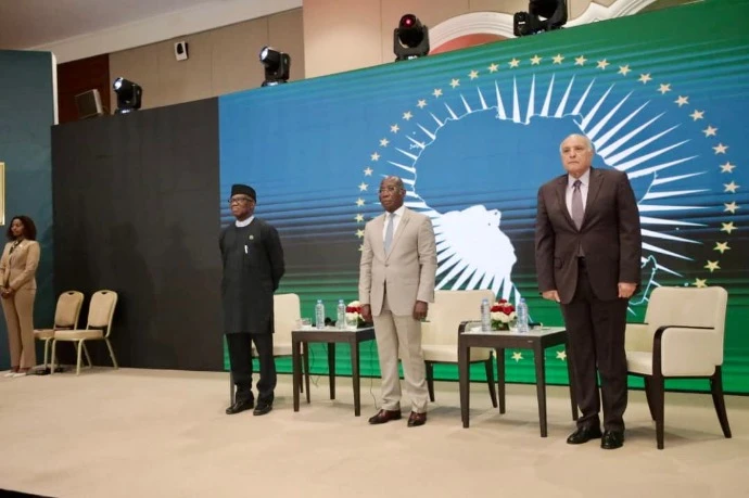 المشاركة الرفيعة والوازنة أبلغ دليل على الصدى الواسع الذي أصبح يحضى به مسار وهران قاريا ودوليا