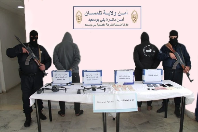 أمن تلمسان يوقف شخصين ويحجز  طائرتي درون و مركبة سياحية