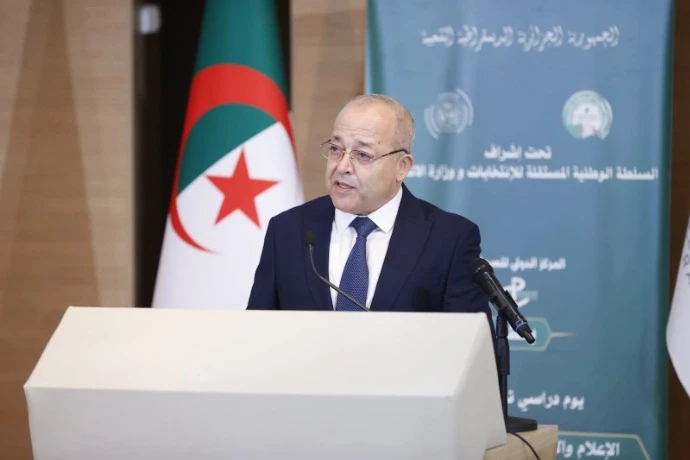 وزير الاتصال .. "الاعلام أكد التزامه المهني وحسه الوطني في اسناد جهود الدولة"