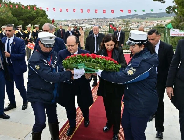 الوزير الأول يترحم رفقة رئيسة الحكومة التونسية على أرواح شهداء أحداث ساقية  سيدي يوسف