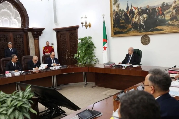 مشروع تعديل القانون المحدد للدوائر الانتخابية ....رئيس الجمهورية يأمر بمراجعة النص وإشراك الأحزاب السياسية