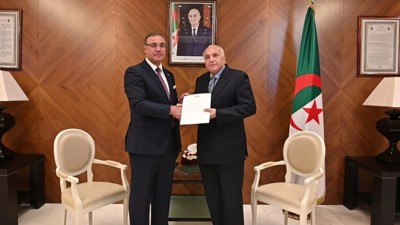 السيد عطاف يتسلم رسالة موجهة إلى رئيس الجمهورية من قبل نظيره المصري