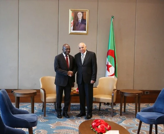 السيد عطاف يستقبل نظيره الأنغولي