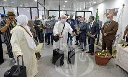 مطار هواري بومدين الدولي : عودة أول فوج من الحجاج الجزائريين إلى أرض الوطن