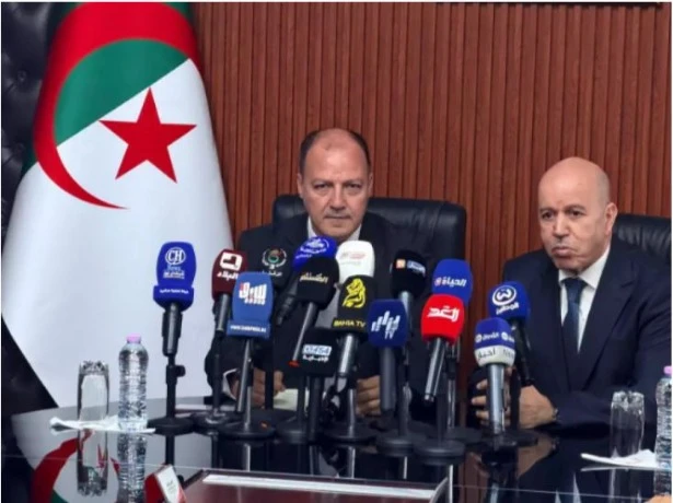حطاب يتسلم مهامه على رأس وزارة العمل والتشغيل والضمان الاجتماعي