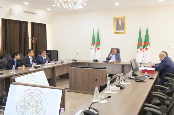 مشروع الخط المنجمي الشرقي: جلاوي يترأس اجتماعا تنسيقيا لتقييم مدى  تقدم الأشغال