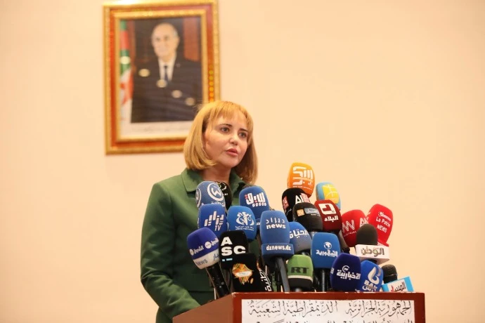 السيدة حملاوي تستعرض مع الأمين العام لمنظمة أبناء الشهداء سبل تعزيز  المبادرات بين فعاليات المجتمع المدني