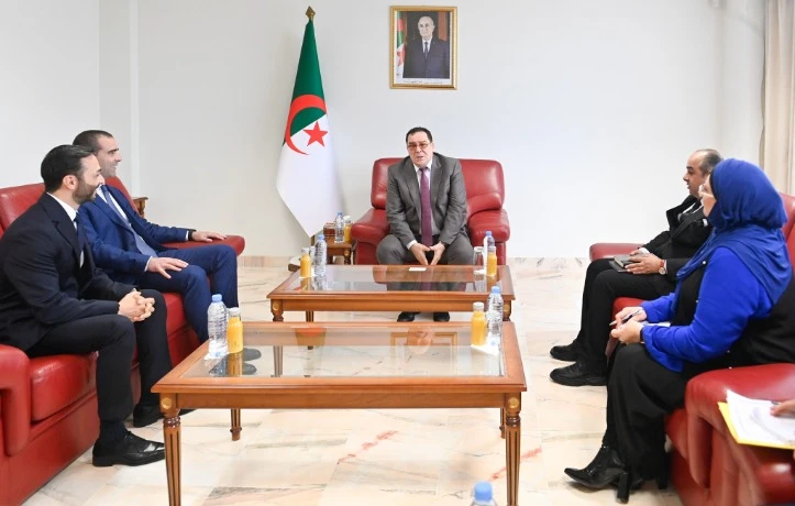 وزير الاتصال يستقبل وفدا عن المجمع الإعلامي  (سي أن أن)