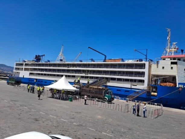 وصول باخرة رابعة إلى ميناء تنس تحمل أكثر من 13300 رأس من المواشي قادمة من إسبانيا