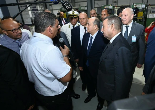 الوزير الأول يبرز حرص رئيس الجمهورية على إعادة بعث الوحدات الصناعية  المصادرة ضمن عملية استرجاع الأصول المنهوبة