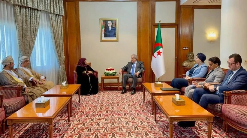 الوزير الأول يستقبل وزيرة التنمية الاجتماعية لسلطنة عمان