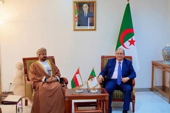 غريب ونظيره العماني يتفقان على الرفع من وتيرة الشراكات الصناعية