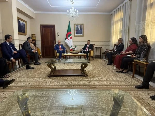 زروقي يستقبل سفير إيطاليا لدى الجزائر
