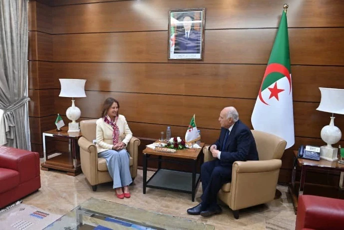عطاف يستقبل رئيسة جمعية فرنسا_ الجزائر سيغولان روايال