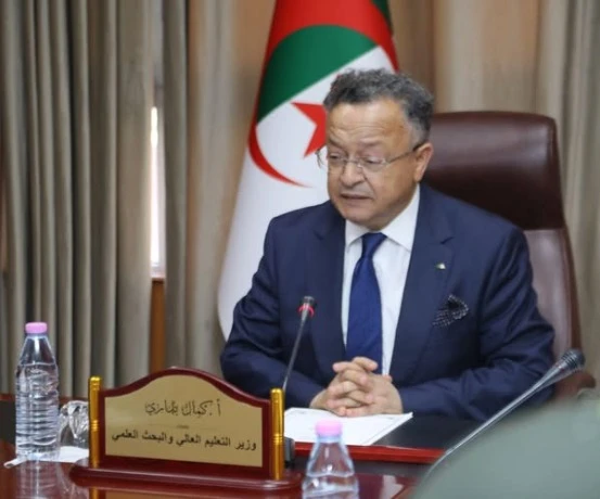 بداري يجتمع بإطارات من الوزارة والديوان  الوطني للخدمات الجامعية