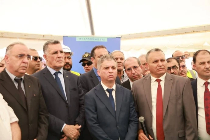 وزير الري يكشف من معسكر   ;  التحكم عن بعد لاسترجاع ثلث المياه المتسربة وتوجيه المياه المعالجة ثلاثيا لتوسيع المساحات المسقية