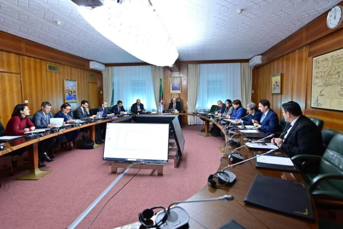 الوزير الأول يترأس اجتماعًا للمجلس الوزاري المشترك خصّص لدراسة الاستراتيجية الوطنية للسينما 2026-2030