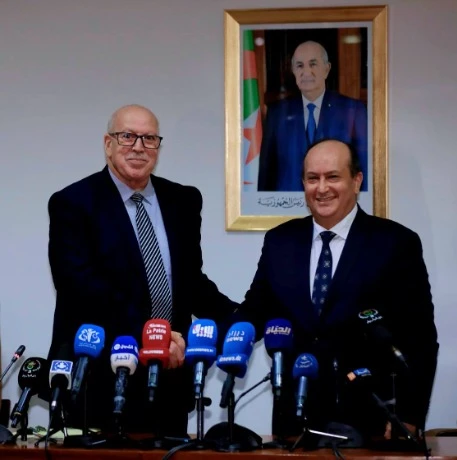 السيد يحيى بشير يتسلم مهامه وزيرا للصناعة