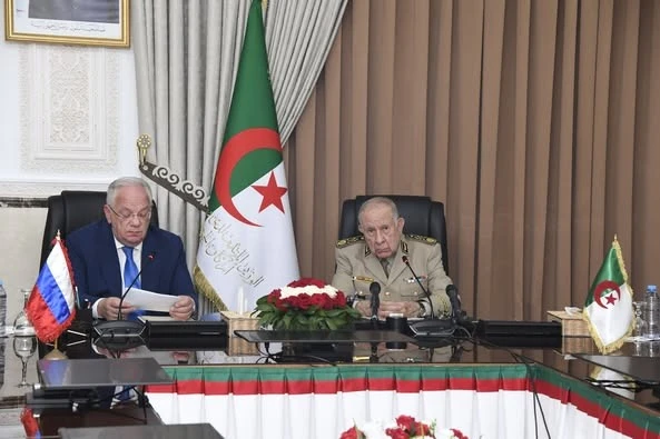 السيد الفريق أول السعيد شنڨريحة، الوزير المنتدب لدى وزير الدفاع الوطني، رئيس أركان الجيش الوطني الشعبي، يستقبل رئيس المصلحة الفدرالية للتعاون العسكري والتقني لفدرالية روسيا