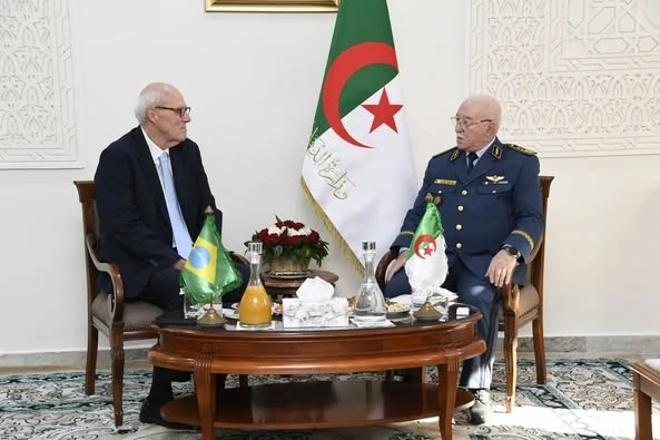 الأمين العام لوزارة الدفاع الوطني يستقبل سفير جمهورية البرازيل الاتحادية بالجزائر