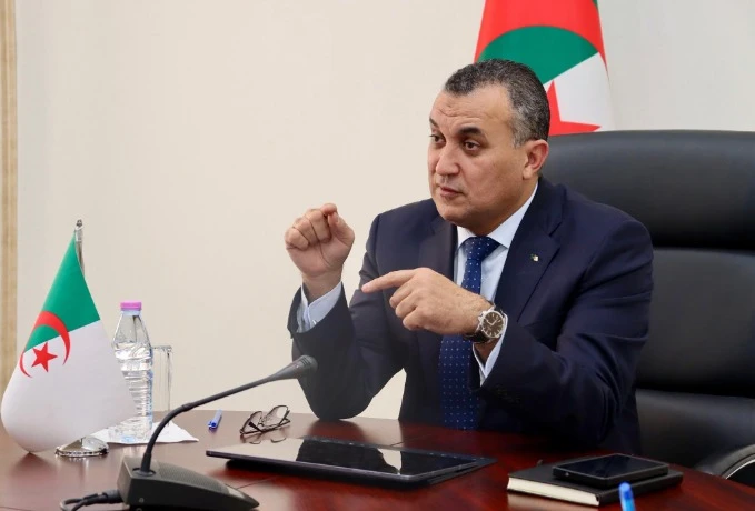 زروقي يؤكد أن عصرنة مؤسسة "بريد الجزائر" والارتقاء بخدماتها من أهم  أولويات القطاع