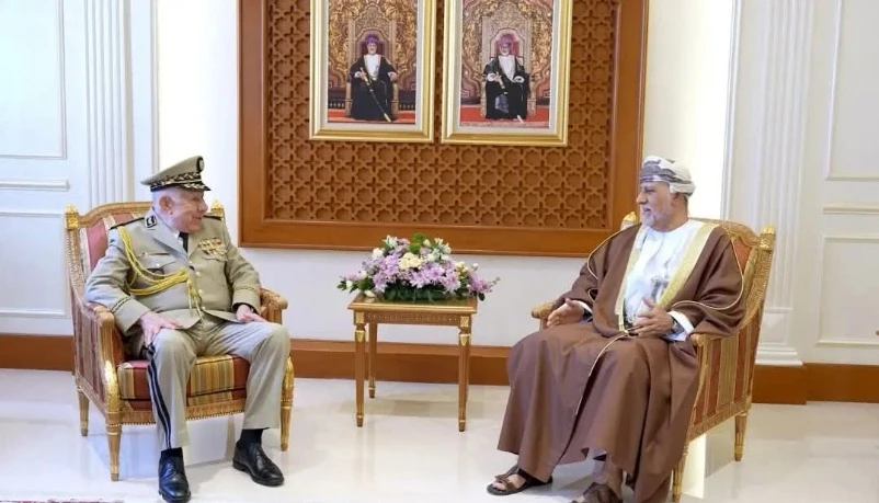 الفريق أول السعيد شنقريحة يستقبل بمسقط من قبل نائب رئيس الوزراء لشؤون الدفاع في سلطة عمان الاثنين 01 جوان 2026