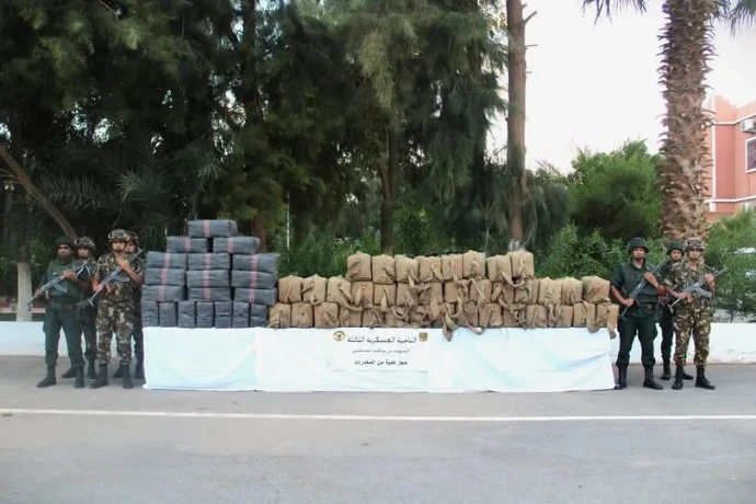 القضاء على مهرب وحجز 1660 كلغ من الكيف المعالج بالناحية العسكرية الثالثة ببشار