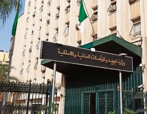 زروقي يأمر بإيفاد لجنة تحقيق اضطرار مسنة في وضع صحي حرج للتنقل إلى أحد مكاتب البريد بوهران