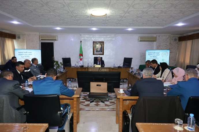 وزارة الداخلية والجماعات المحلية والنقل: اجتماع اللجنة الوطنية لتحضير موسم  الاصطياف 2026