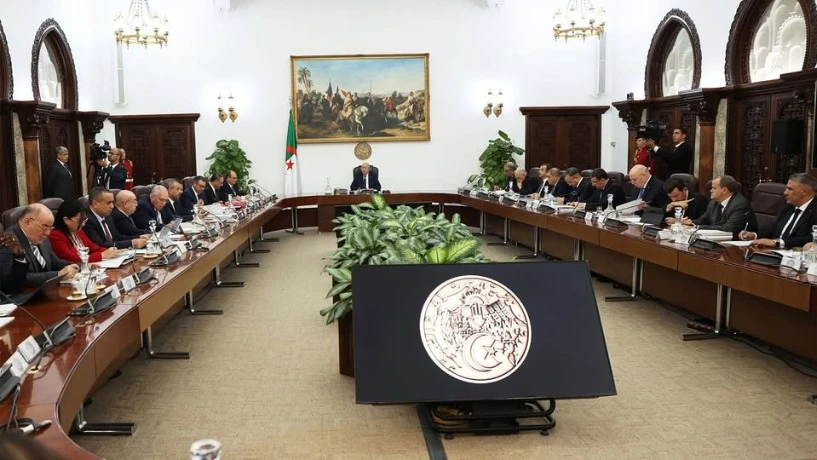 رئيس الجمهورية يترأس اجتماعا لمجلس الوزراء