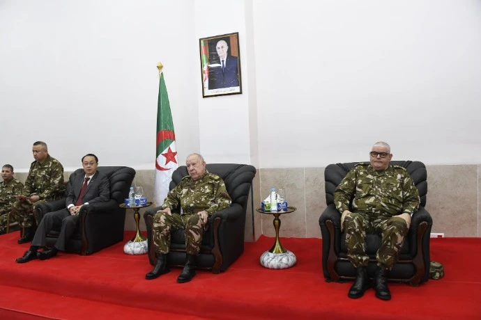 الفريق أول السعيد شنقريحة يتابع عملية إطلاق القمر الصناعي الثاني Alsat-3B