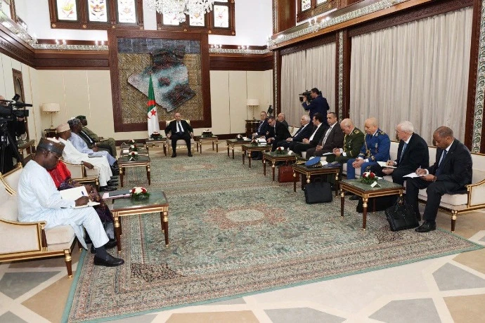 رئيس الجمهورية يستقبل وزير الدولة وزير الداخلية والأمن العام والإدارة  الإقليمية لجمهورية النيجر الشقيقة