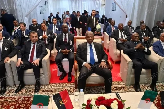 الرئيس الأنغولي يزور مصنع تحلية المياه "فوكة 2" بتيبازة