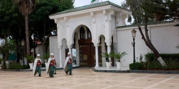 جثمان رئيس الجمهورية الأسبق المجاهد اليامين زروال يصل إلى قصر الشعب