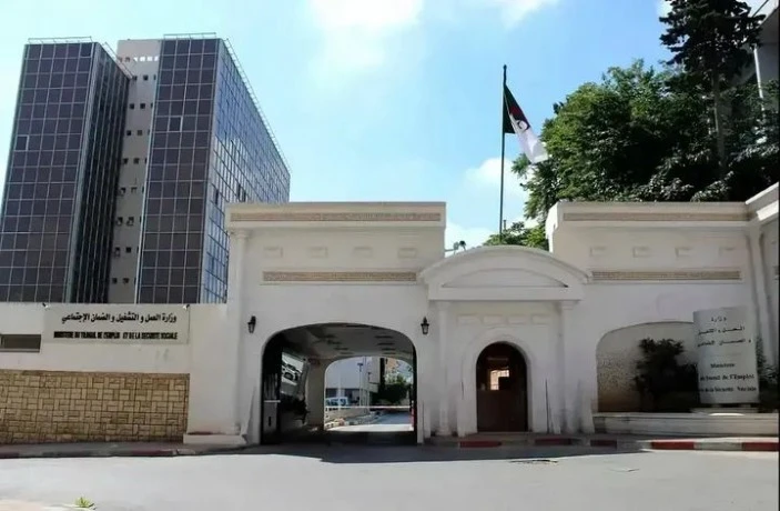 المولد النبوي يوم الثلاثاء المقبل عطلة مدفوعة الأجر